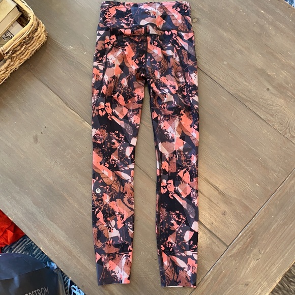 Women's Lululemon fast and free leggings - Picture 2 of 2